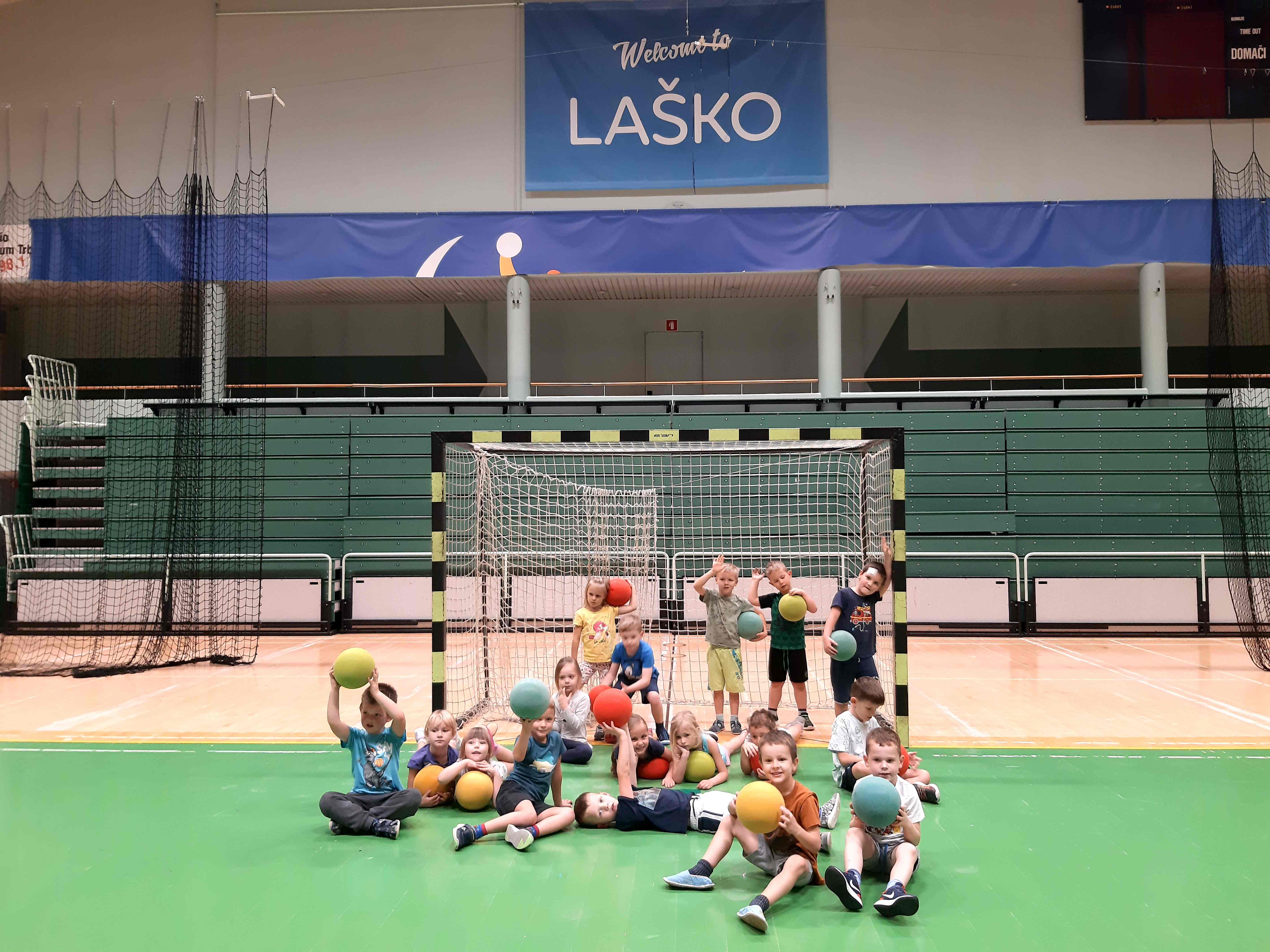 TELOVADBA V TREH LILIJAH